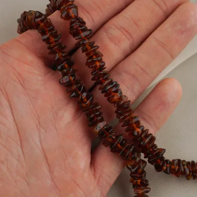 Náhrdelník jantár tmavý so zapínaním