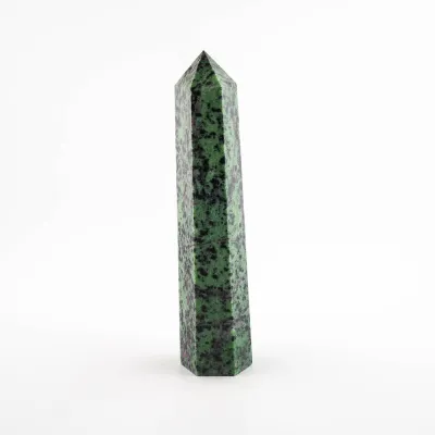 Obelisk rubín v zoisite