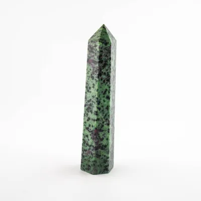 Obelisk rubín v zoisite