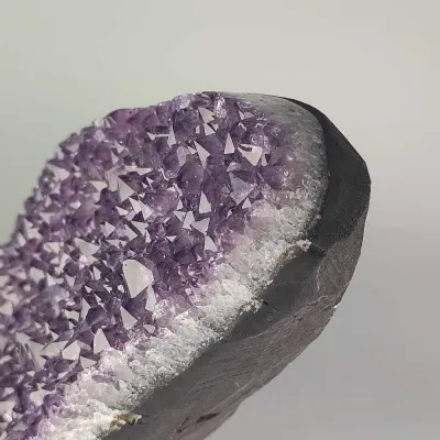 Ametystová drúza na stojane