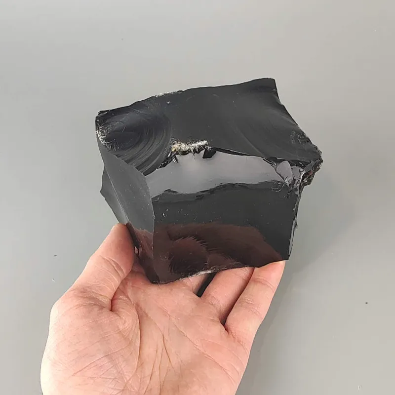 Neopracovaný kameň - čierny obsidián