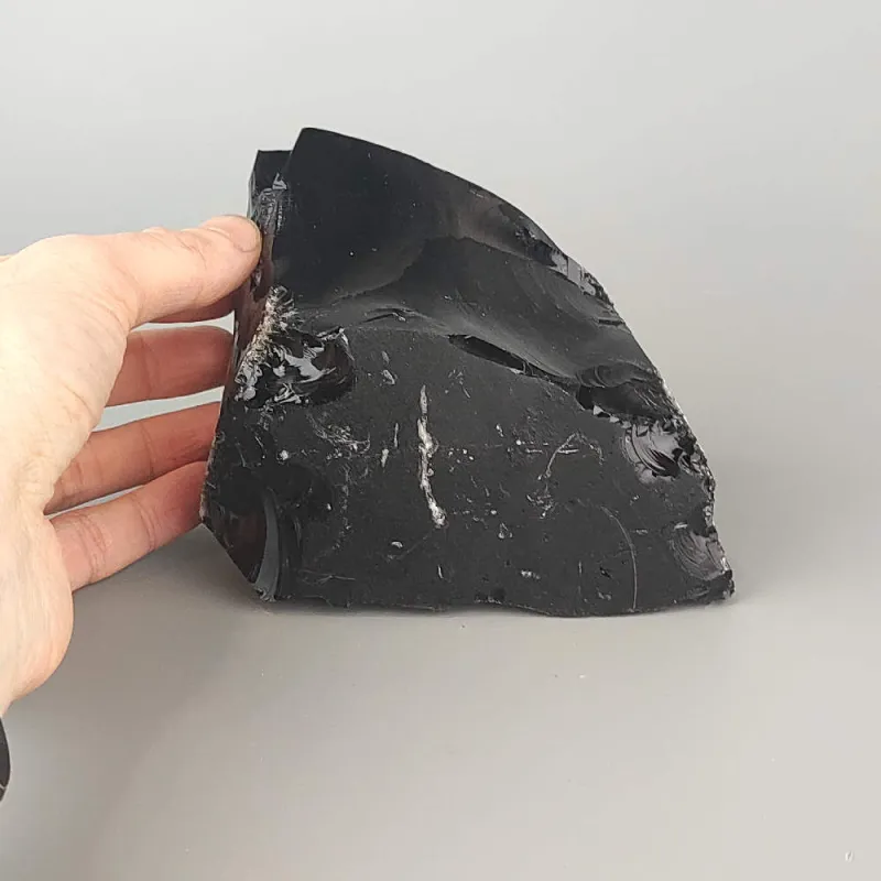 Neopracovaný kameň - čierny obsidián
