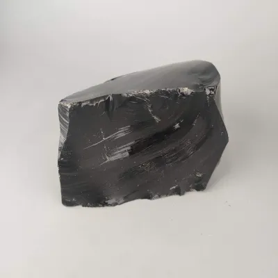 Neopracovaný kameň - čierny obsidián