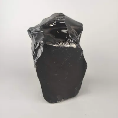 Neopracovaný kameň - čierny obsidián