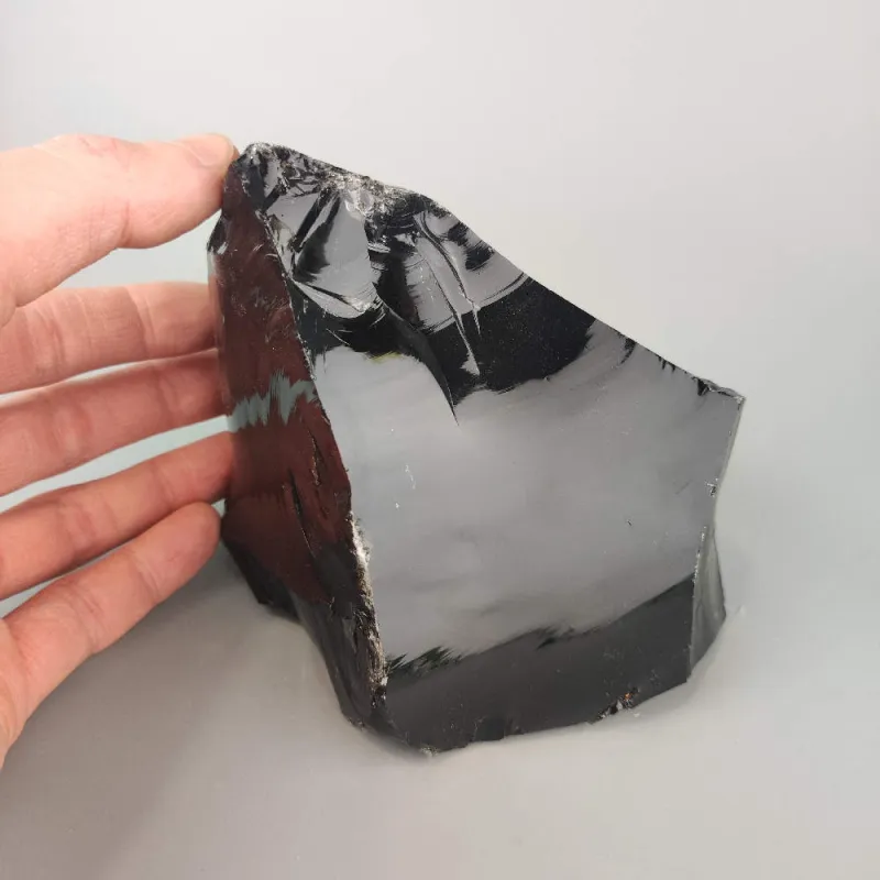 Neopracovaný kameň - čierny obsidián