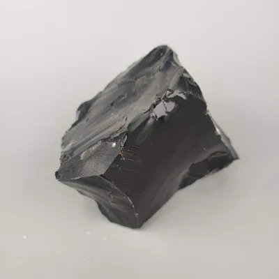 Neopracovaný kameň - čierny obsidián