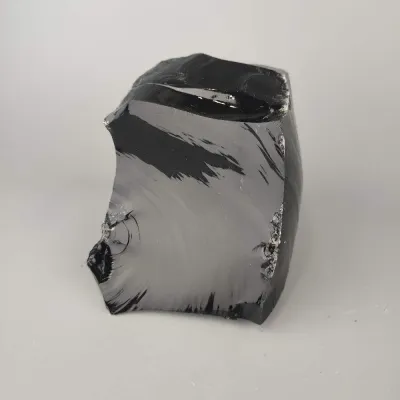 Neopracovaný kameň - čierny obsidián