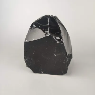 Neopracovaný kameň - čierny obsidián